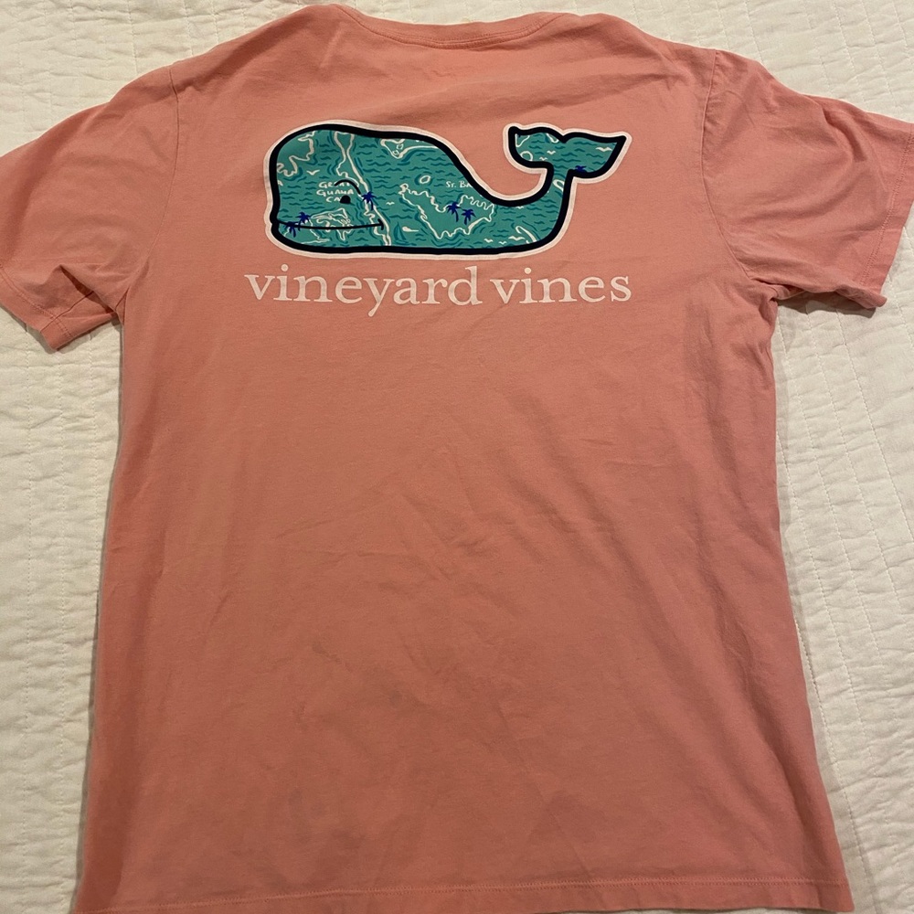 light pink vineyard vines t shirt